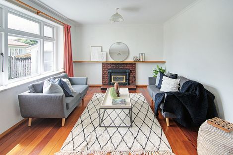 Photo of property in 6 Lansdowne Crescent, Lansdowne, Masterton, 5810