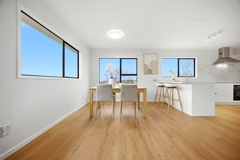 Photo of property in 40 Holmes Drive South, Massey, Auckland, 0614