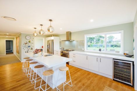 Photo of property in 21 Loveston Lane, Kelvin Grove, Palmerston North, 4470