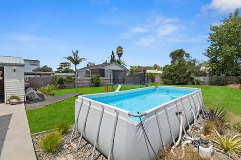 Photo of property in 16 Te Moau Avenue, Parakai, 0830