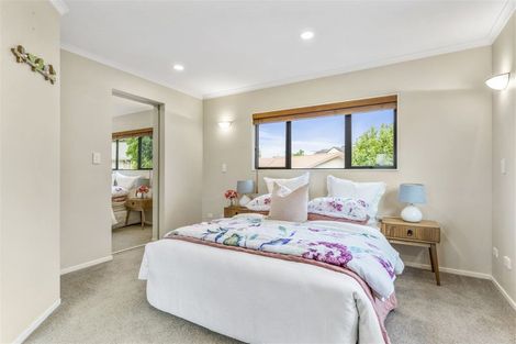 Photo of property in 17 San Valentino Drive, Henderson, Auckland, 0612