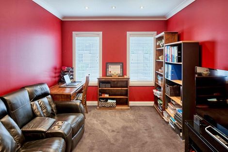 Photo of property in 2 Blundell Way, Heretaunga, Upper Hutt, 5018