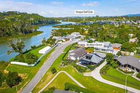 Photo of property in 10 York Terrace, Riverhead, 0820