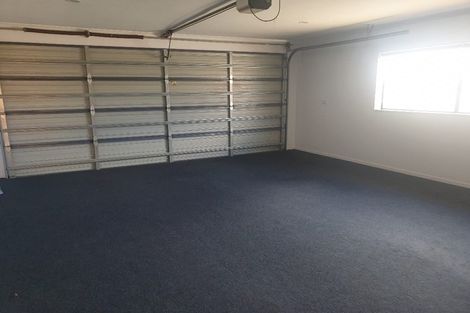 Photo of property in 18 Plumstead Rise, Glen Eden, Auckland, 0602