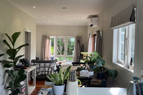 Photo of property in 72 Carlisle Road, Browns Bay, Auckland, 0632