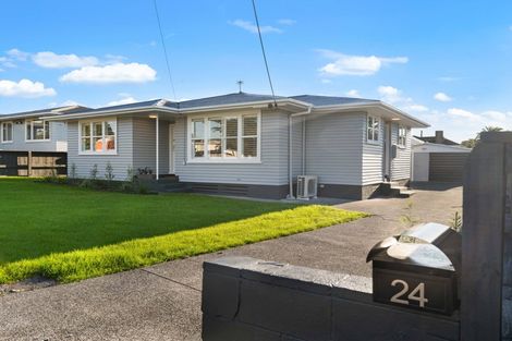 Photo of property in 24 Cobham Crescent, Kelston, Auckland, 0602