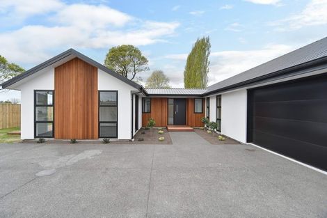 Photo of property in 21 Malaga Crescent, Harewood, Christchurch, 8051