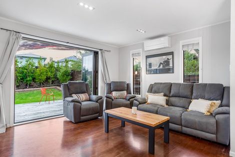 Photo of property in 20 Glen Marine Parade, Glendene, Auckland, 0602