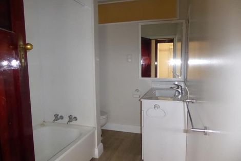 Photo of property in 9 Hungerford Road, Lyall Bay, Wellington, 6022