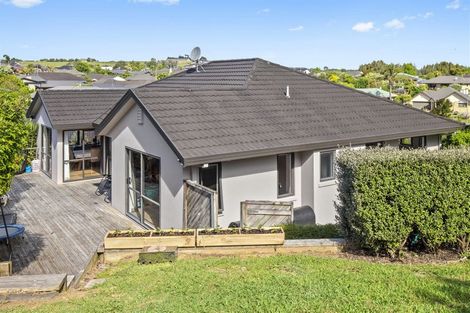 Photo of property in 10 Valley Fields Place, Pukekohe, 2120