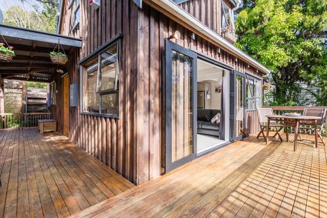 Photo of property in 138 Laingholm Drive, Laingholm, Auckland, 0604