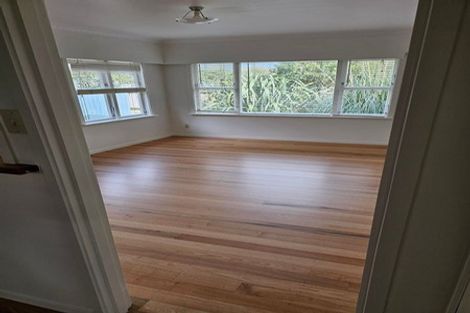 Photo of property in 2/2 Earl Road, Titirangi, Auckland, 0604