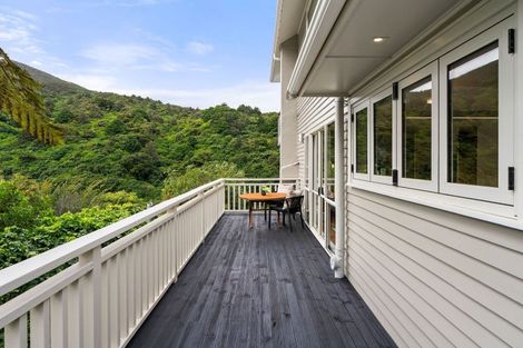 Photo of property in 43 Silverstream Road, Crofton Downs, Wellington, 6035