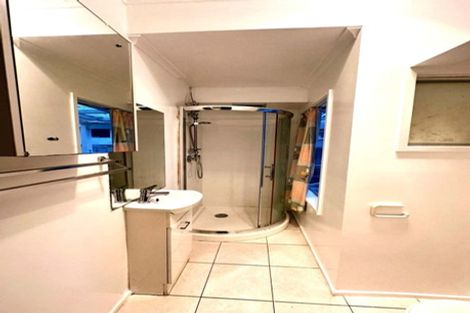 Photo of property in 8 Camp Road, Mount Wellington, Auckland, 1062