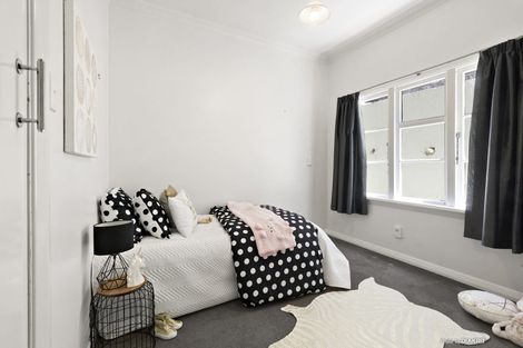 Photo of property in 122 The Parade, Island Bay, Wellington, 6023