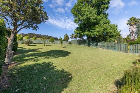 Photo of property in 11 Grassmere Road, Henderson Valley, Auckland, 0612