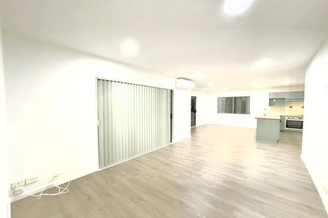 Photo of property in 32 Spalding Rise, Golflands, Auckland, 2013
