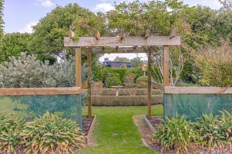 Photo of property in 35 Saint Oswalds Drive, Brunswick, 4571