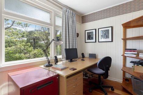 Photo of property in 9 Albemarle Road, Northland, Wellington, 6012