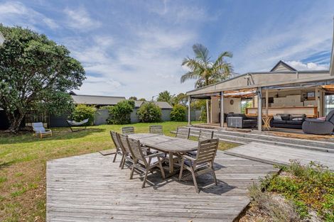Photo of property in 662 Matarangi Drive, Matarangi, Whitianga, 3592