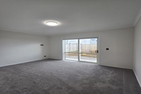 Photo of property in 8 Ritetai Street, Clarks Beach, 2122