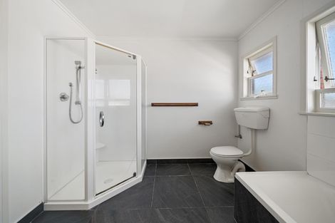 Photo of property in 3 Halberg Street, Glenfield, Auckland, 0629