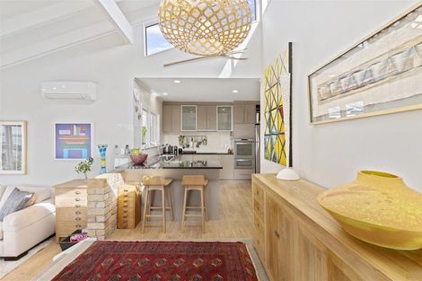 Photo of property in 2/5 Colmar Road, Mellons Bay, Auckland, 2014