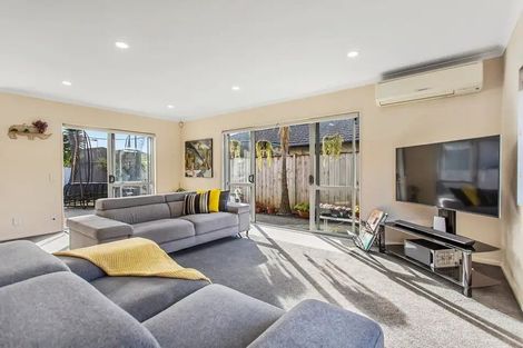 Photo of property in 10 Briar Vale Place, Flat Bush, Auckland, 2016