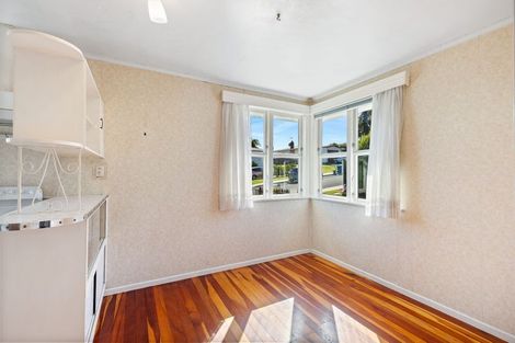 Photo of property in 30 Sylvan Crescent, Te Atatu South, Auckland, 0610
