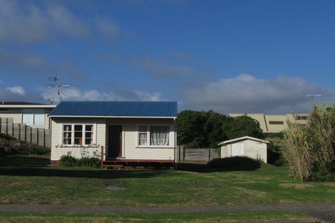 Photo of property in 74 Field Way, Waikanae Beach, Waikanae, 5036