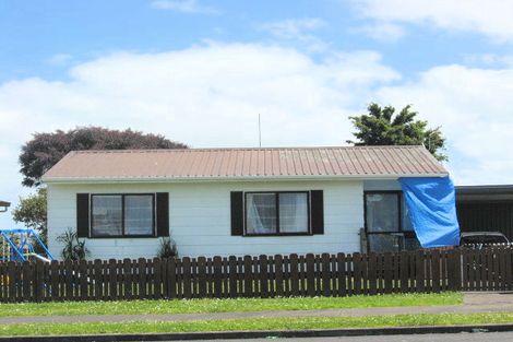 Photo of property in 2/12 De Bloge Place, Clendon Park, Auckland, 2103