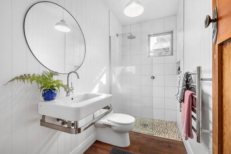 Photo of property in 65 Marine Parade, Seatoun, Wellington, 6022