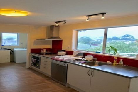 Photo of property in 4 Karo Place, Glendene, Auckland, 0602