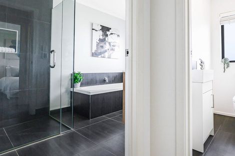 Photo of property in 16 Twin Willow Close, Cambridge, 3434