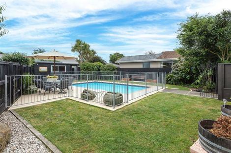 Photo of property in 16 Bucknell Street, Sockburn, Christchurch, 8042