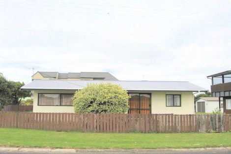 Photo of property in 2 Surf Street, Whitianga, 3510