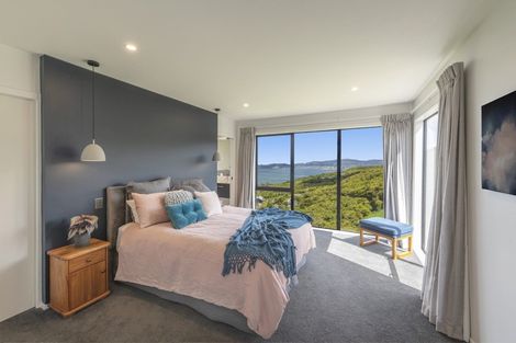 Photo of property in 23 Promontory Crescent, Newlands, Wellington, 6037