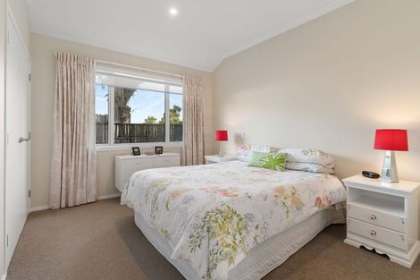 Photo of property in 2 Dixon Street, Carterton, 5713
