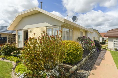 Photo of property in 3 Royal Fern, Kelvin Grove, Palmerston North, 4414