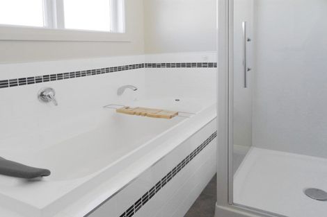 Photo of property in 51 Oregon Drive, Maoribank, Upper Hutt, 5018