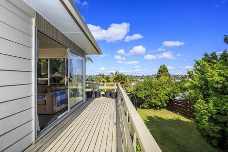 Photo of property in 1/244 East Coast Road, Forrest Hill, Auckland, 0620