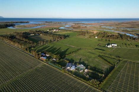 Photo of property in 92 Beacon Road, Dillons Point, Blenheim, 7273