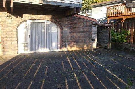 Photo of property in 33 Lewisham Street, Highland Park, Auckland, 2010