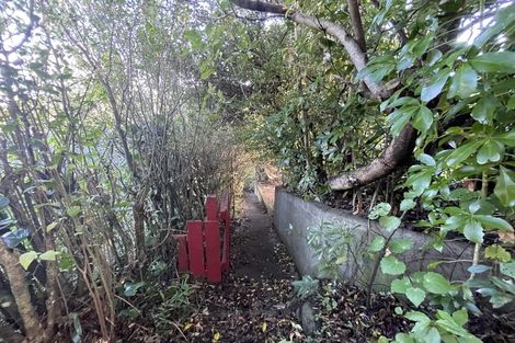 Photo of property in 9 Robert Street, Newlands, Wellington, 6037