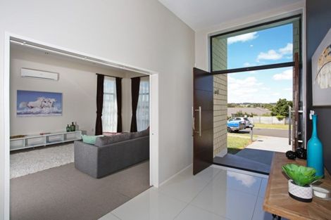 Photo of property in 15 Bob Craig Place, Pukekohe, 2120