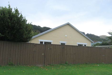 Photo of property in 5 Rossiter Street, Tawa, Wellington, 5028