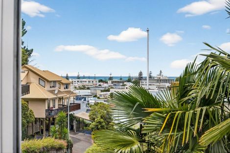 Photo of property in 10 Milton Road, Bluff Hill, Napier, 4110