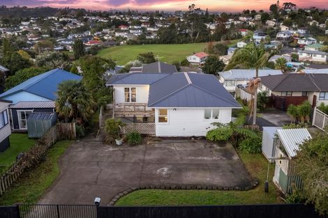 Photo of property in 217 Glengarry Road, Glen Eden, Auckland, 0602