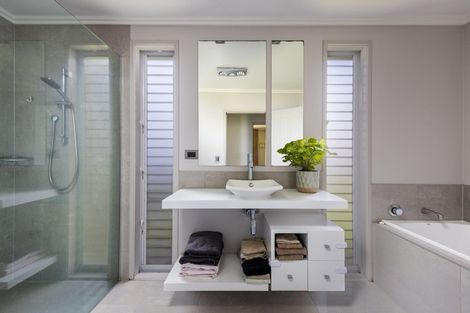 Photo of property in 4 Neve Place, Strandon, New Plymouth, 4312