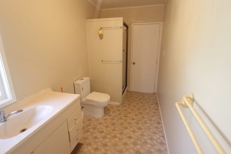 Photo of property in 4 Teviot Place, Totara Vale, Auckland, 0629